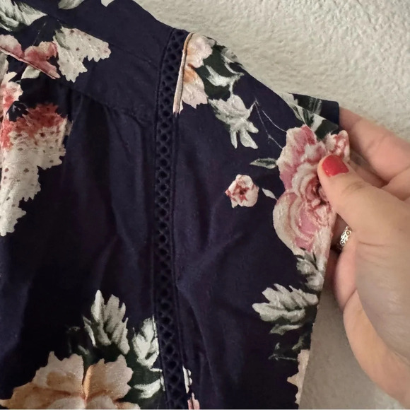 Buffalo Flutter Sleeve Floral Split Neck Top Navy Blossoms XXL Womens Spring - Picture 8 of 16